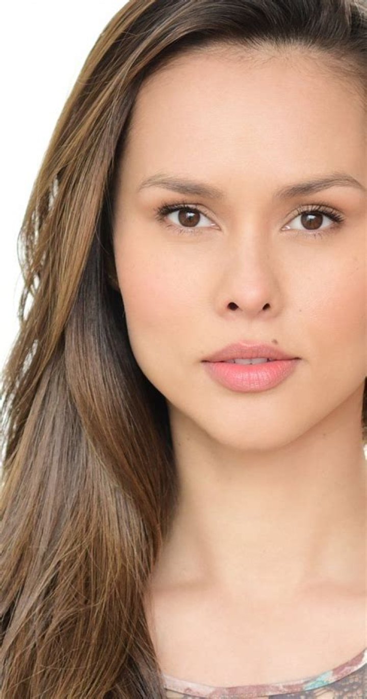 Anna Enger Ritch Flaunts Her Figure In A Bikini Beach Babe