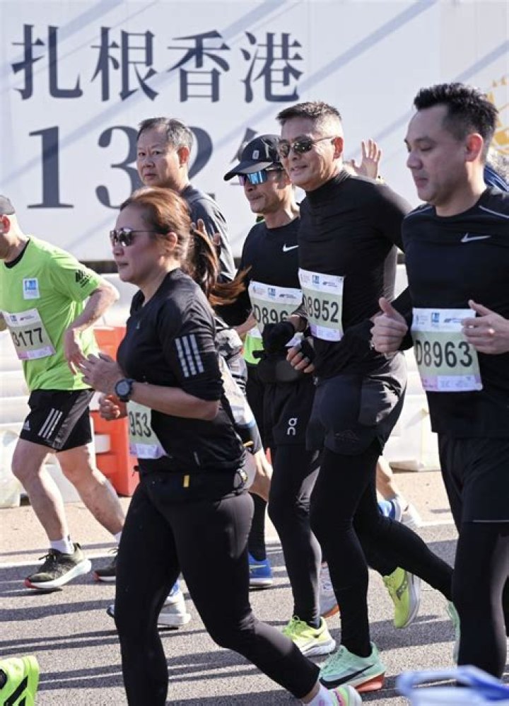 Discovering Barry Weiss: The Unconventional Star