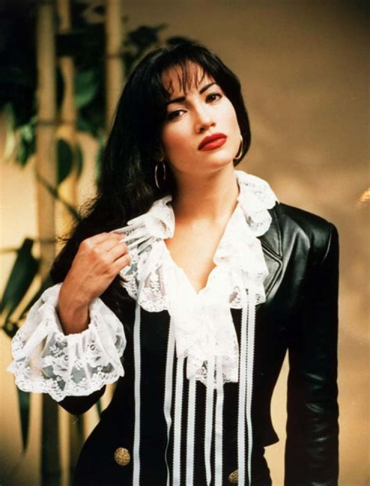 Exploring The Allure Of Jennifer Lopez Young