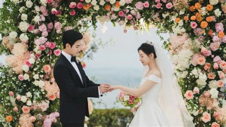 Exploring The Chemistry Between Park Bogum And Kim So Hyun