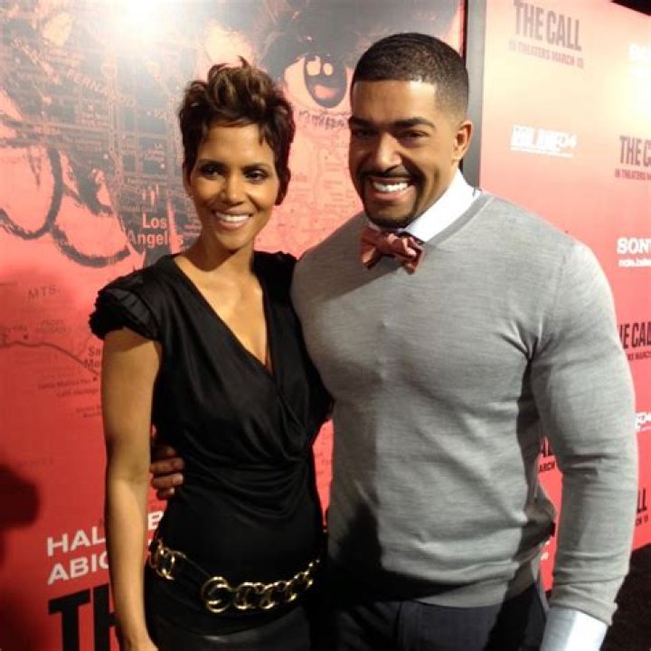 Exploring The Life Of Otunga's Wife: A Deep Dive Into Her Journey