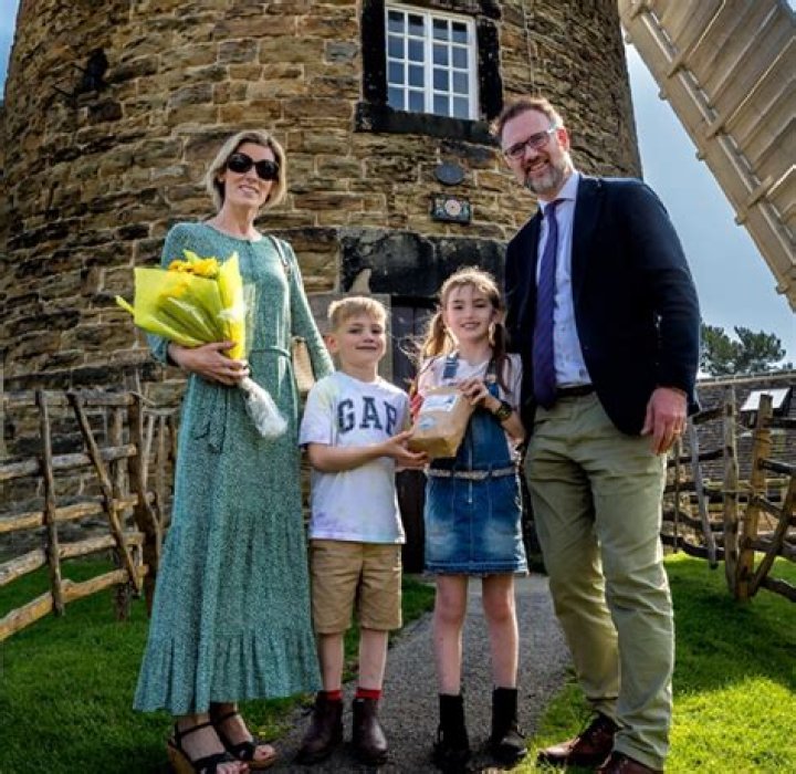 Exploring The Life Of Scott Hanson And His Kids