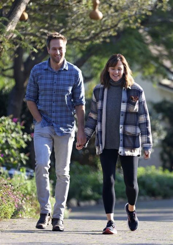 Exploring The Love Life Of Jennifer Garner: Who Is She Dating Now?