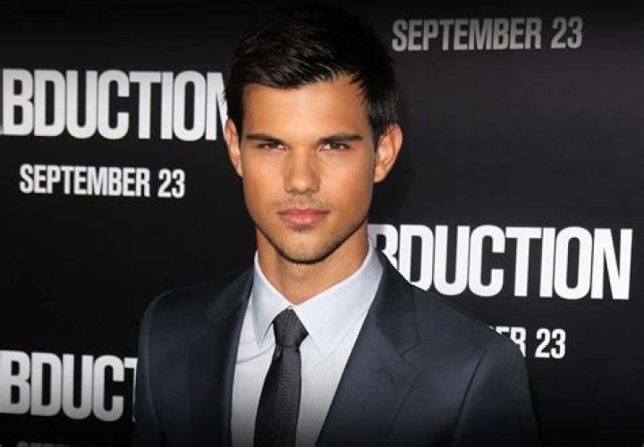 Exploring The Stardom Of Taylor Lautner In 2010