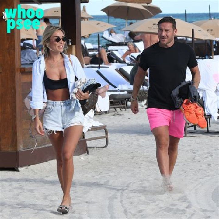 Francesco Totti Et Noemi Bocchi: A New Chapter In Love