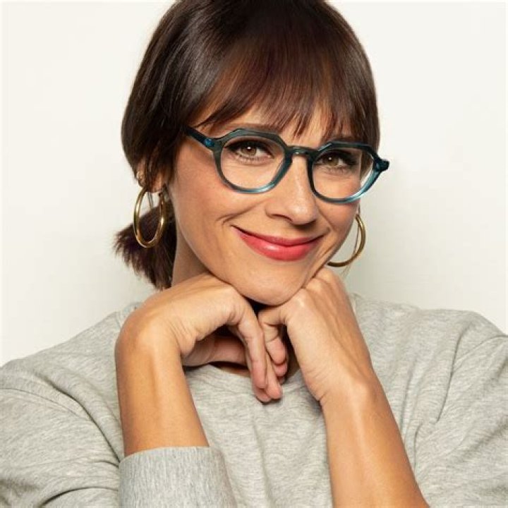 Rashida Jones: A Multifaceted Talent In Hollywood