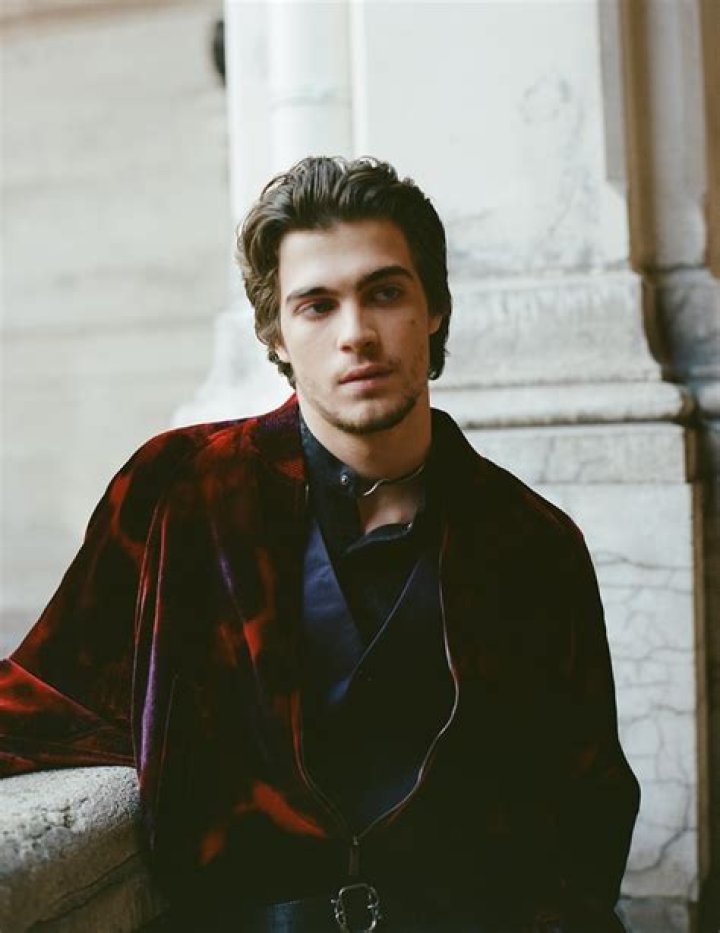 Unraveling The Mystery: How Old Is Lorenzo Zurzolo?