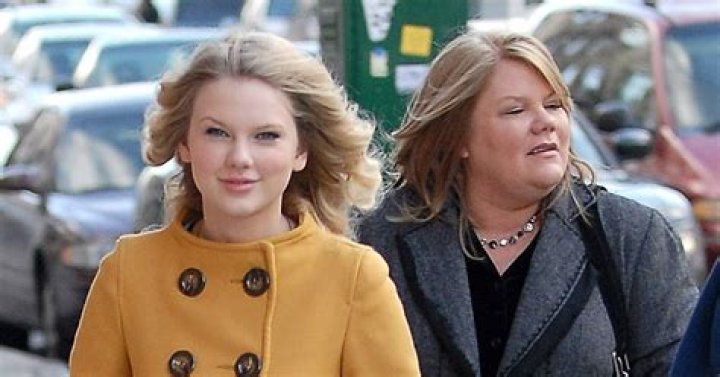 Unraveling The Rumors: Are Taylor Swift's Parents Back Together?