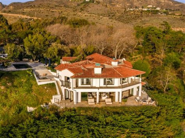 Unveiling Shannen Doherty's Malibu Address: A Celebrity's Hideaway