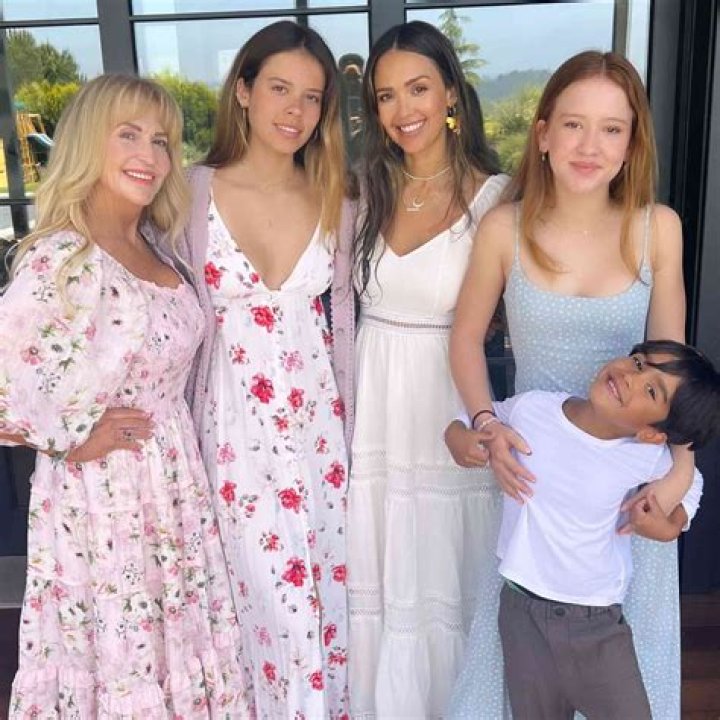 Unveiling The Family Tree: Does Jessica Alba Have Siblings?