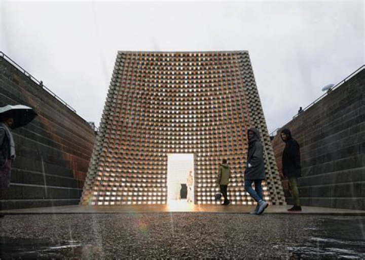 Unveiling The Height Of Leo Howard: How Tall Is He Really?