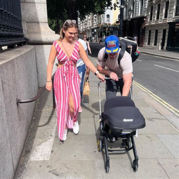 Unveiling The Mystery: Does Stephen Amell Have A Wife?