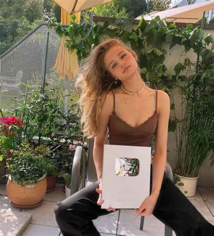 Unveiling The Mystery: Julia Gisella Age And More