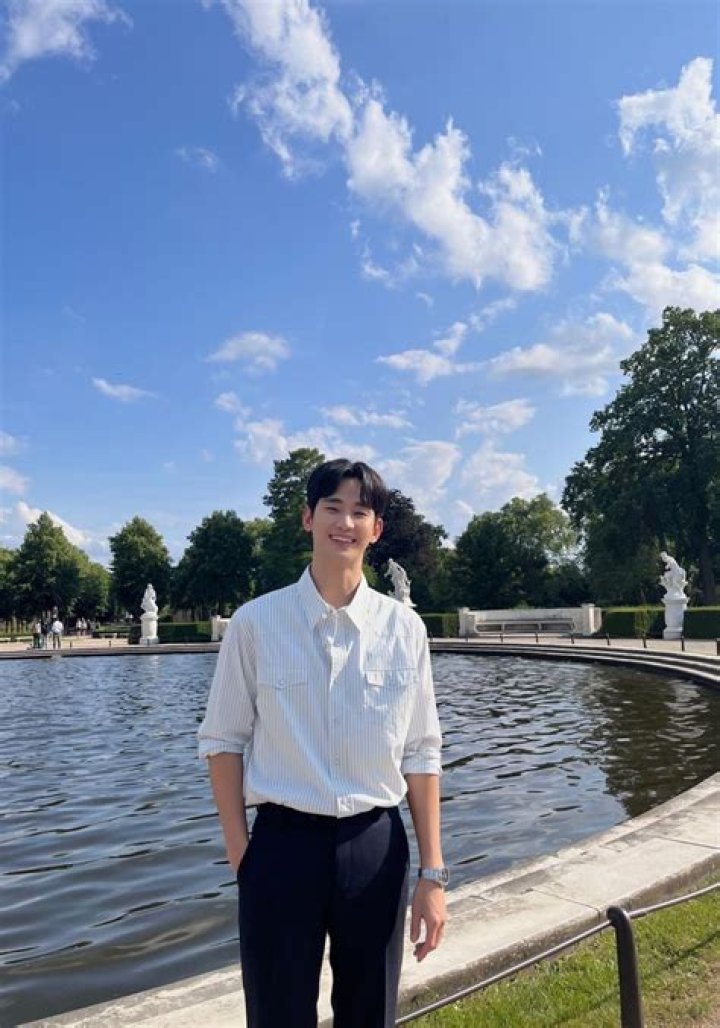 Unveiling The Truth: Kim Soo Hyun Height In Feet